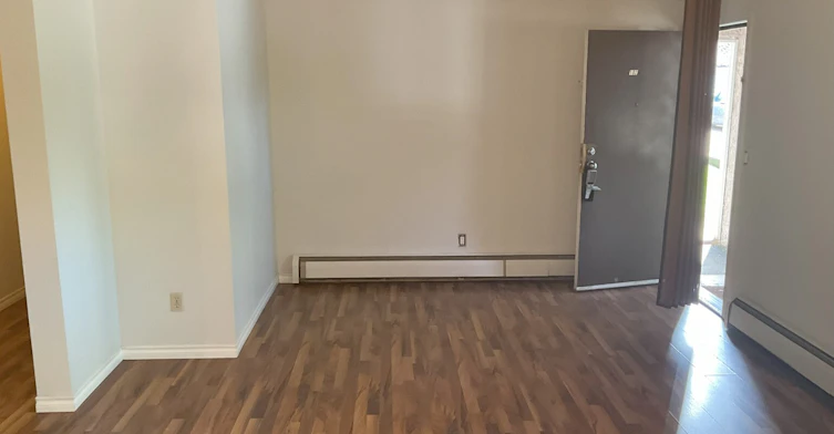 7915 112 Avenue Nw, Edmonton, AB, T5B 0E7 - 4