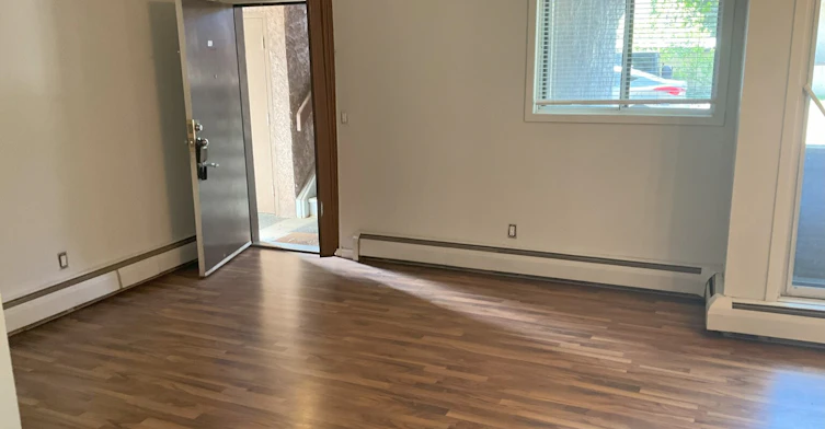 7915 112 Avenue Nw, Edmonton, AB, T5B 0E7 - 3