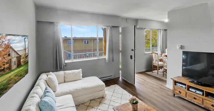 3498 Lovat Avenue, Saanich, BC, V8X 1V2 - 3