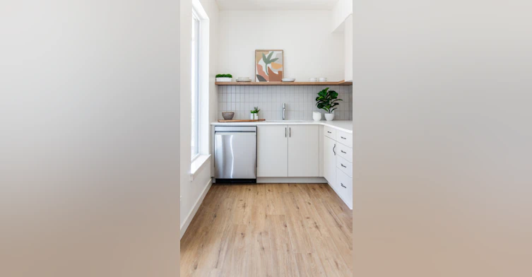 101-1120 Burdett Avenue, Victoria, BC, V8V 3H2 - 5