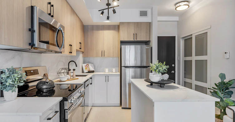 00-330 Metcalfe, Ottawa, ON, K2P 1S4