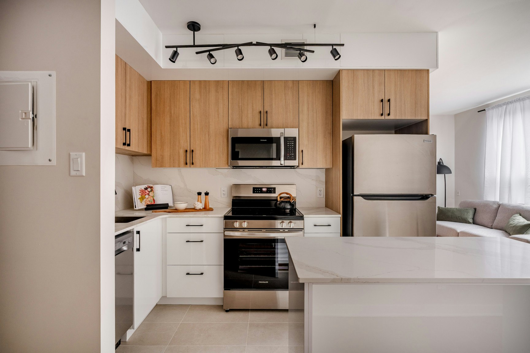 M1004-173 Cooper, Ottawa, ON, K2P 0E9 - 4