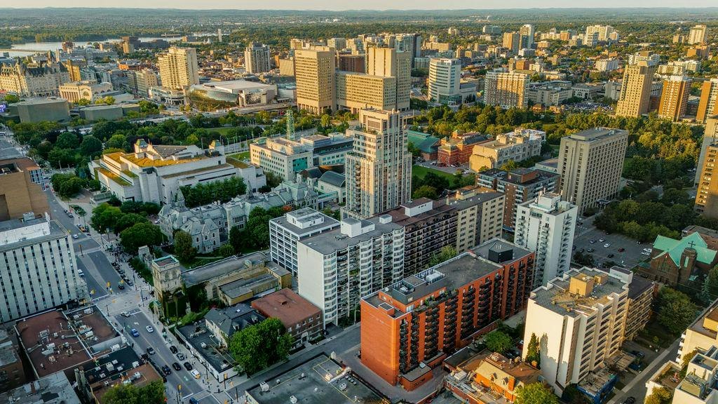 M1004-173 Cooper, Ottawa, ON, K2P 0E9 - 12