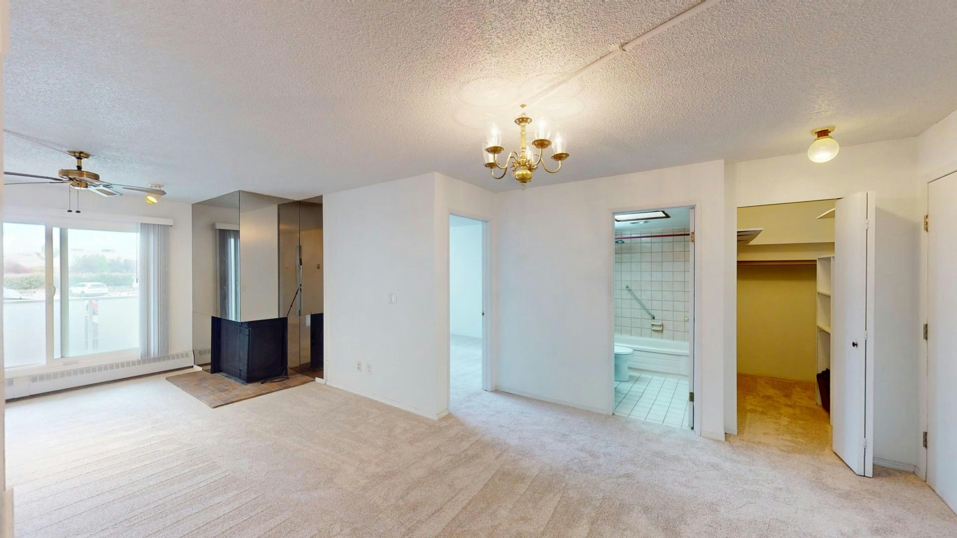 3747 42 Street Northwest, Calgary, AB, T3A 2W4 - 2