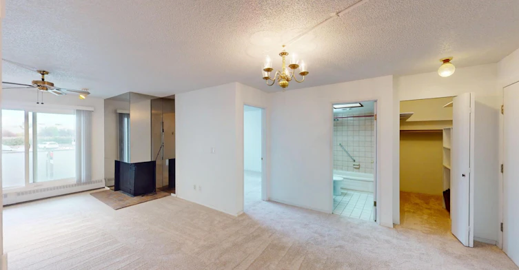 3747 42 Street Northwest, Calgary, AB, T3A 2W4 - 2