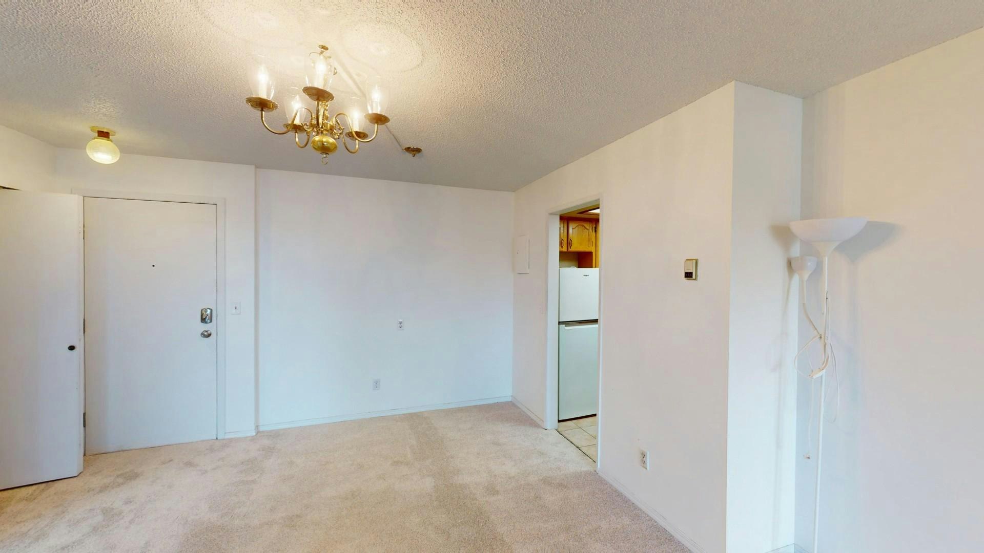 3747 42 Street Northwest, Calgary, AB, T3A 2W4 - 5