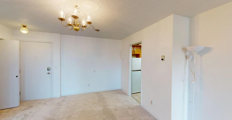 3747 42 Street Northwest, Calgary, AB, T3A 2W4 - 5