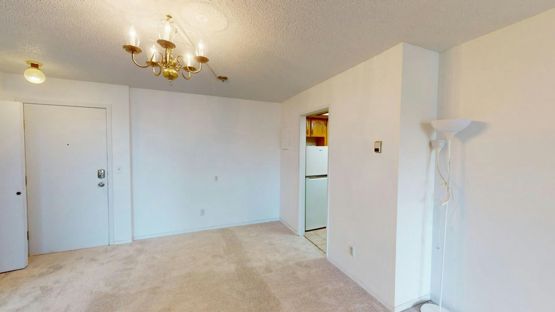 3747 42 Street Northwest, Calgary, AB, T3A 2W4 - 4
