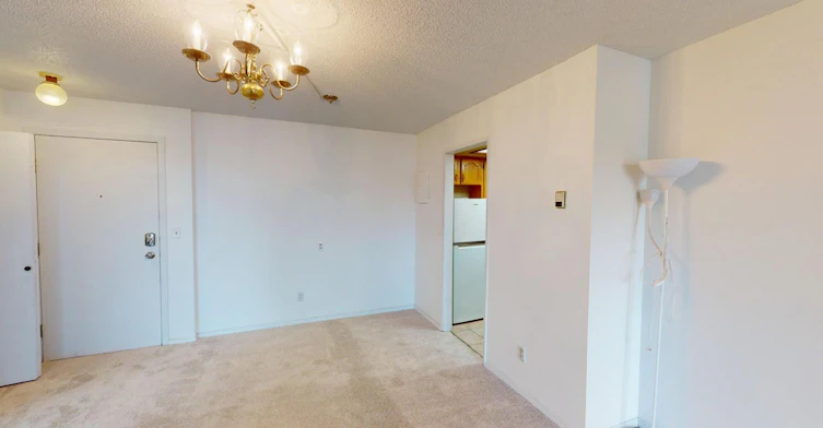 3747 42 Street Northwest, Calgary, AB, T3A 2W4 - 4