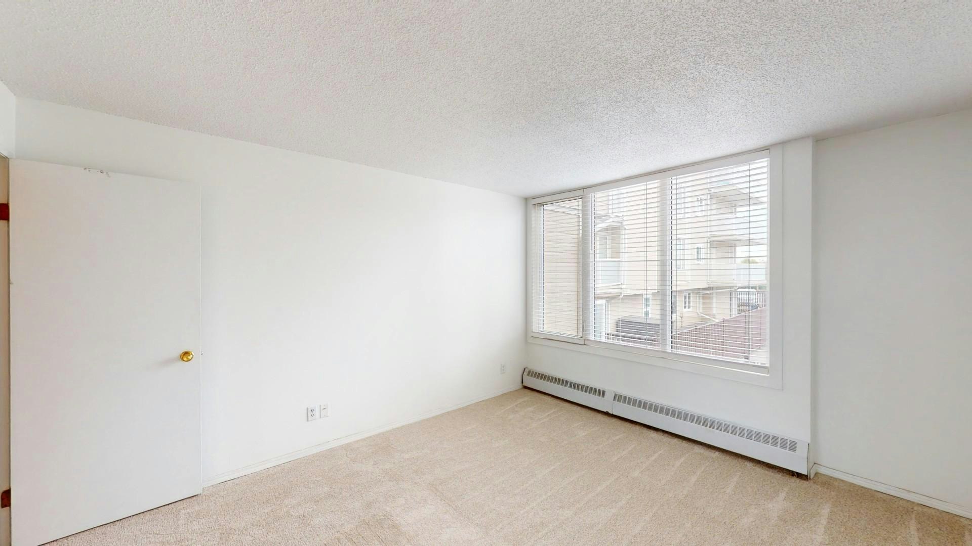 3747 42 Street Northwest, Calgary, AB, T3A 2W4 - 8