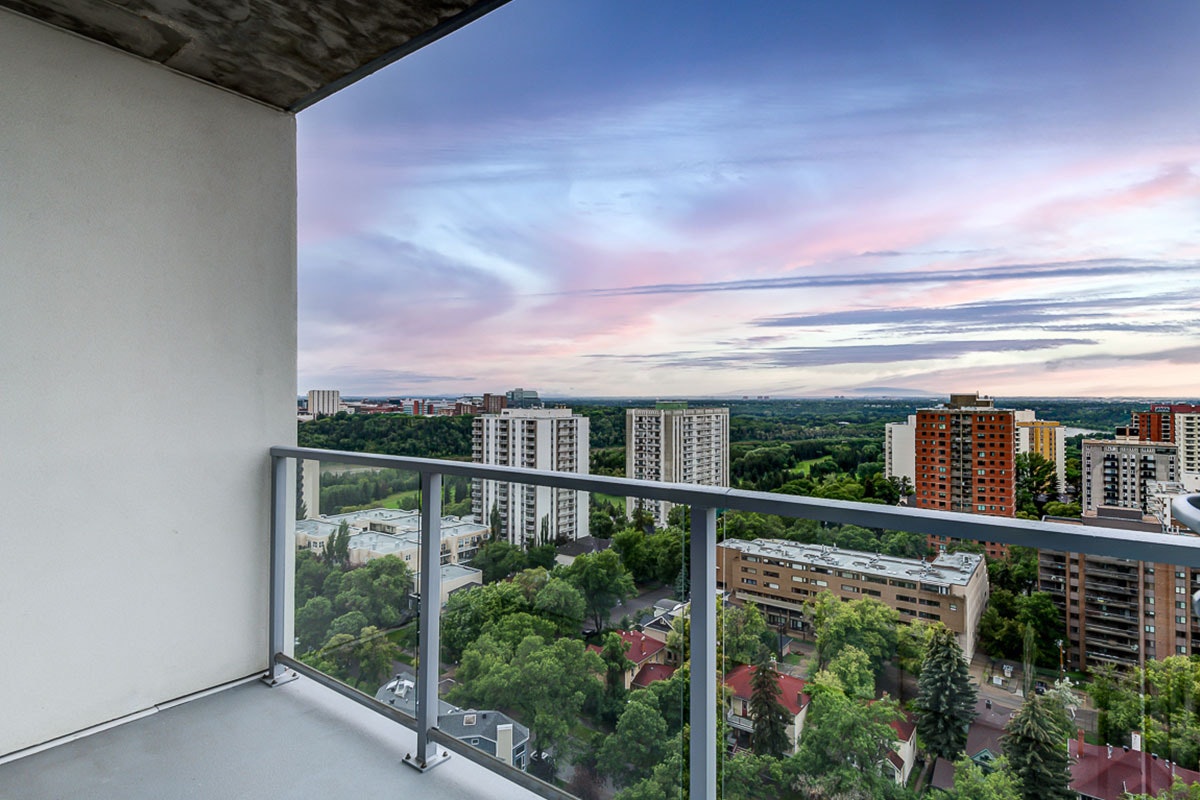 9922 111 Street NW, Edmonton, AB, T5K 0M3 - 11