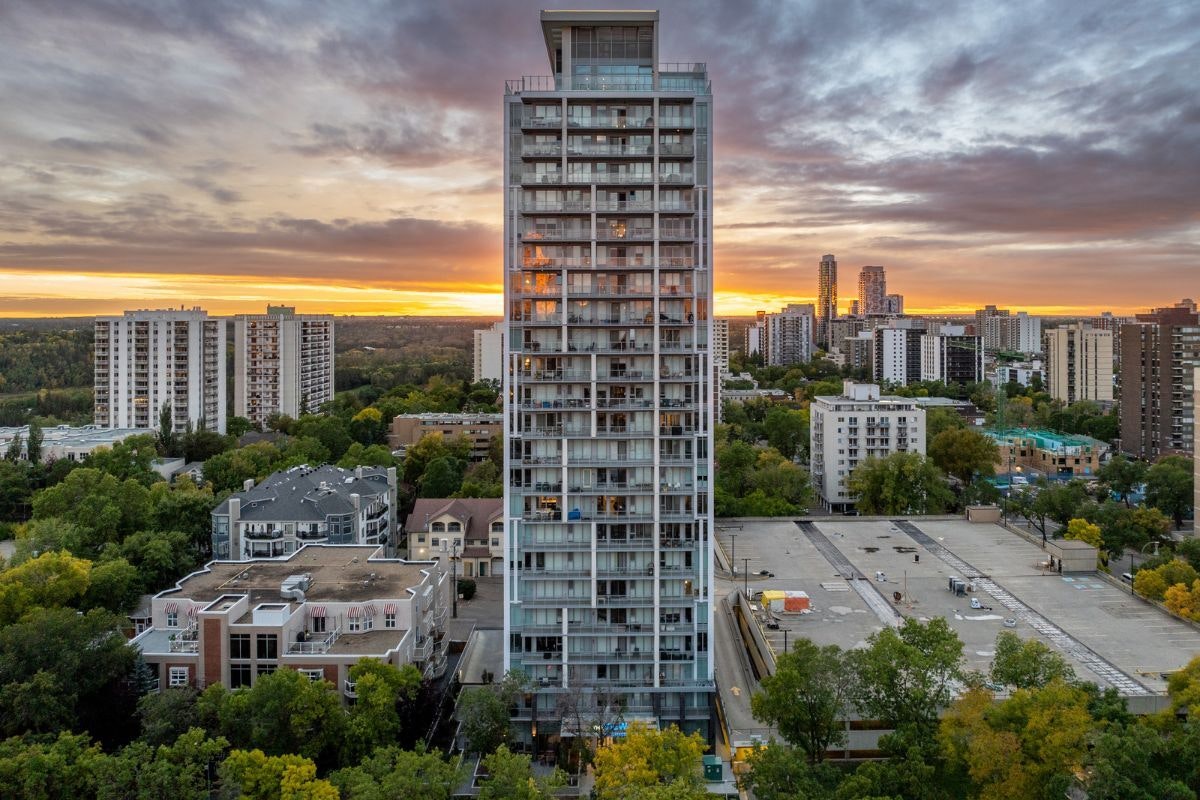 9922 111 Street NW, Edmonton, AB, T5K 0M3 - 3