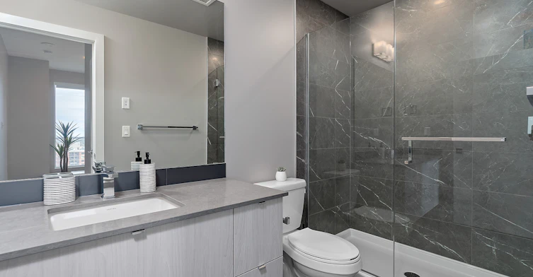 9922 111 Street NW, Edmonton, AB, T5K 0M3 - 6