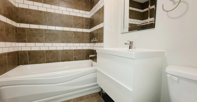 7412 83 Avenue NW, Edmonton, AB, T6B 0G6 - 9