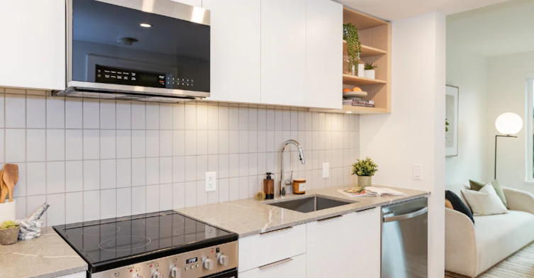 14-3350 Prince Albert Street, Vancouver, BC, V5V 1G9 - 2