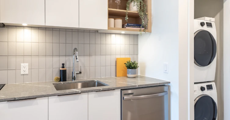 155-3350 Prince Albert Street, Vancouver, BC, V5V 1G9 - 3