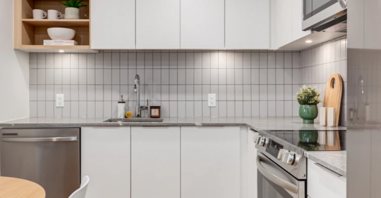 190-3350 Prince Albert Street, Vancouver, BC, V5V 1G9 - 2