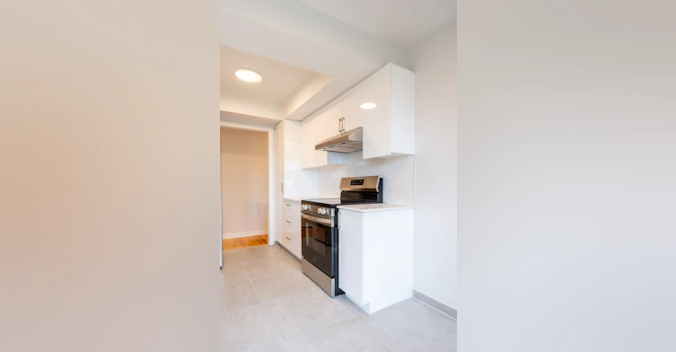 303-455 Roy Avenue, Dorval, QC, H9S 3E2 - 3