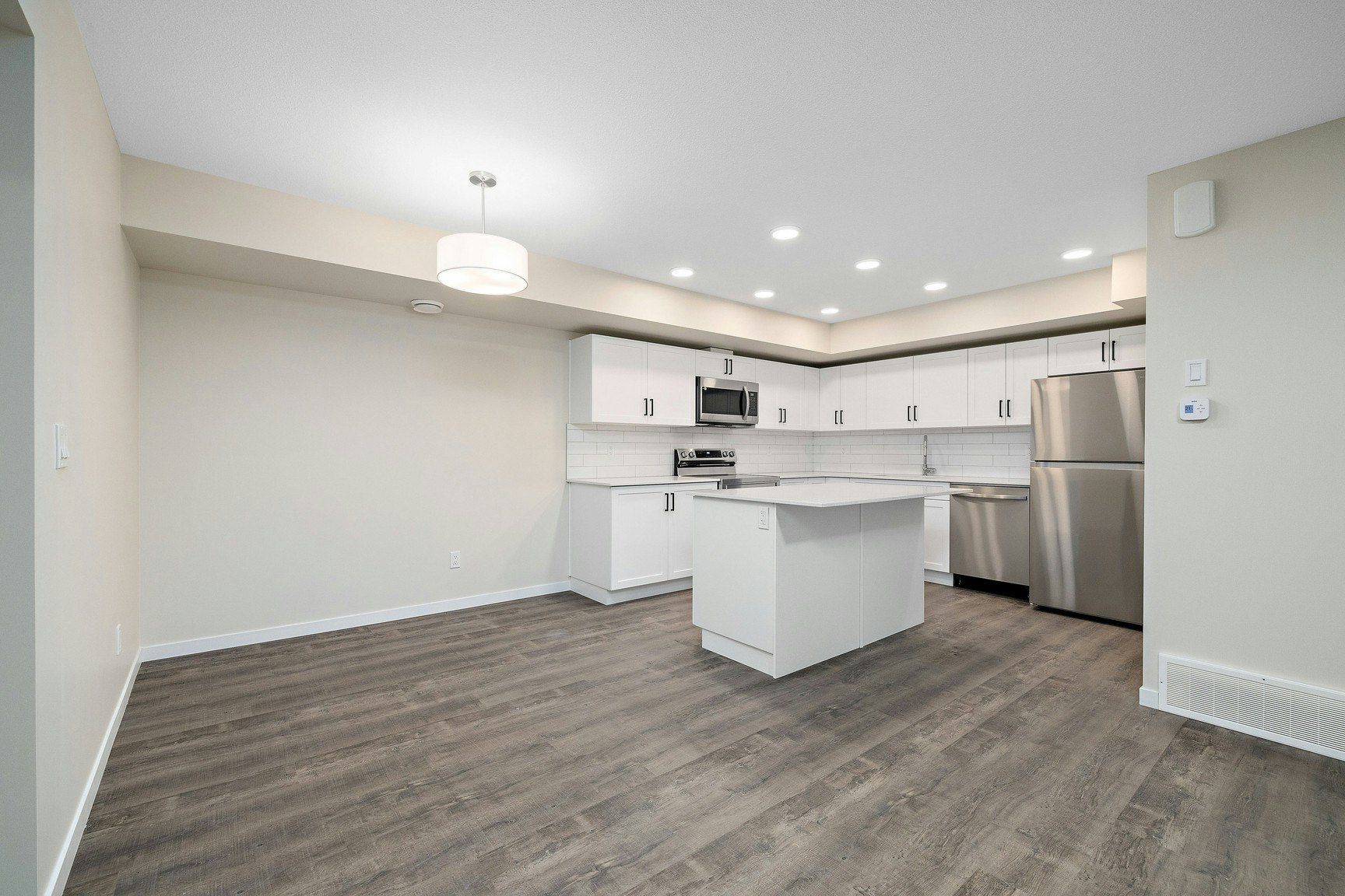 15123 25 Street NW, Edmonton, AB, T5Y 2C1 - 9