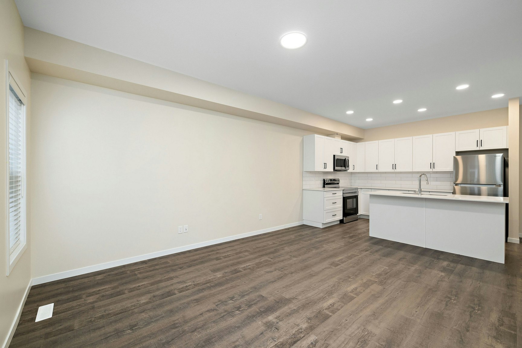 15123 25 Street NW, Edmonton, AB, T5Y 2C1 - 15