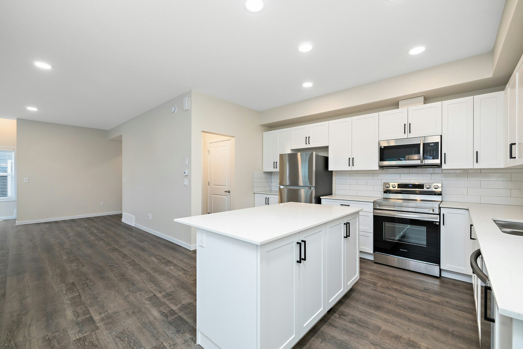 15123 25 Street NW, Edmonton, AB, T5Y 2C1 - 15