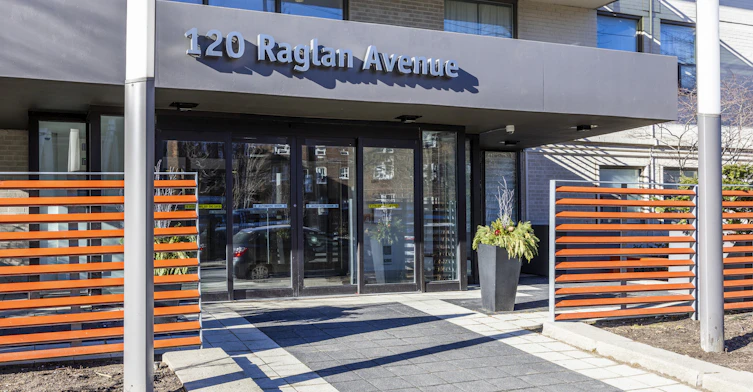 120 Raglan Avenue, Toronto, ON, M6C 2L4 - 17