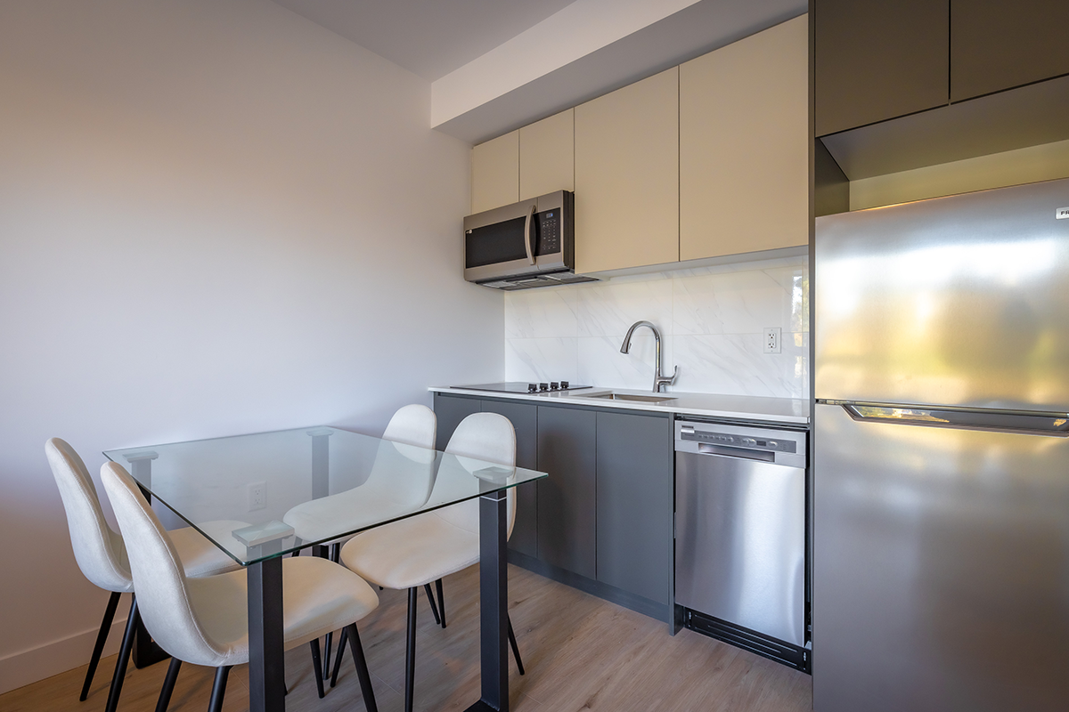 2590 Lonsdale Avenue, North Vancouver, BC, V7N 3H8 - 3