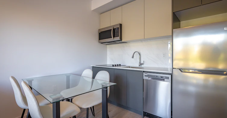 2590 Lonsdale Avenue, North Vancouver, BC, V7N 3H8 - 3