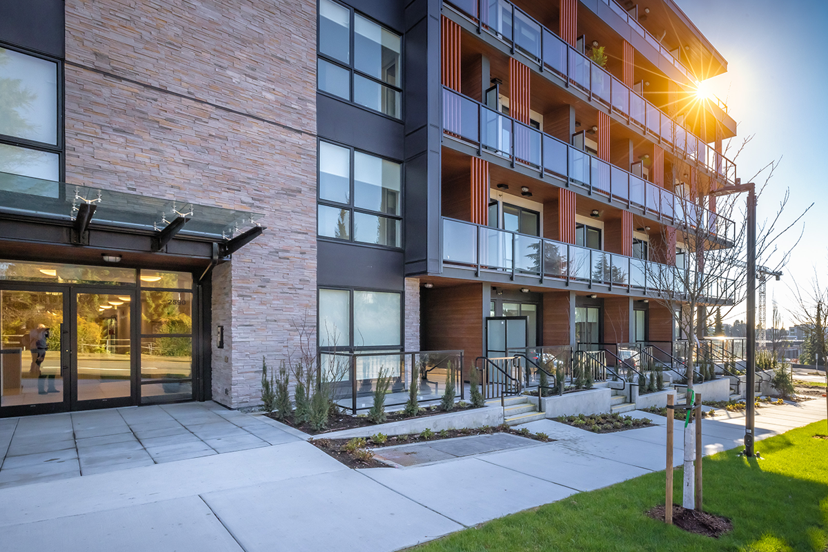 2590 Lonsdale Avenue, North Vancouver, BC, V7N 3H8 - 5