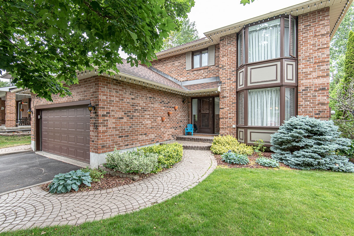 18 Hesse Crescent, Ottawa, ON, K2S 1E4