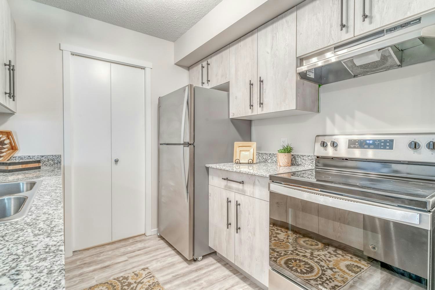 6303 Elston Gate Northwest, Edmonton, AB, T6M 1L7 3