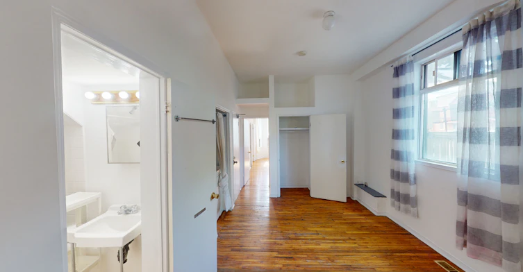 4-221 Bathurst Street, Toronto, ON, M5T 2S2 - 9