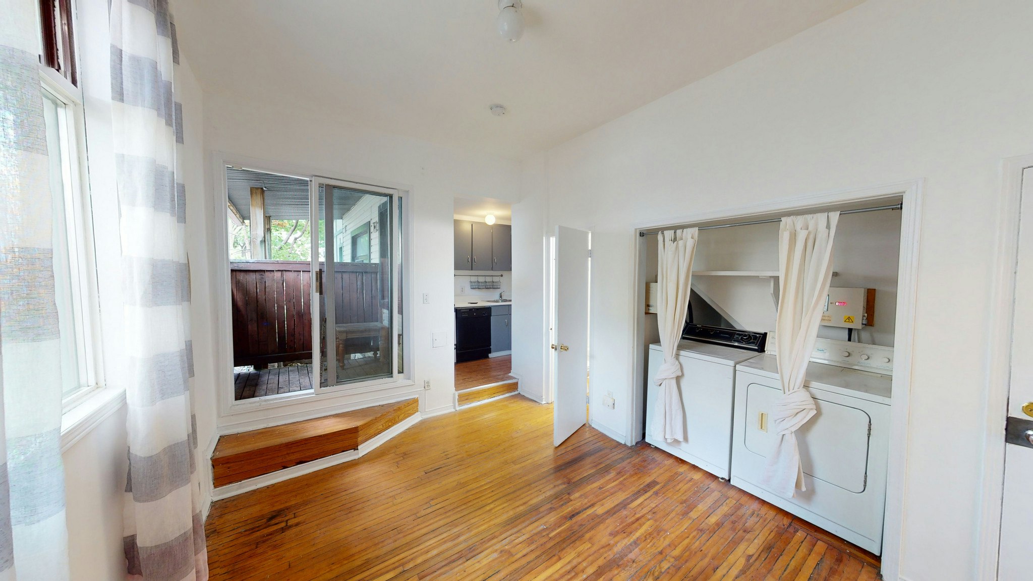 4-221 Bathurst Street, Toronto, ON, M5T 2S2 - 8