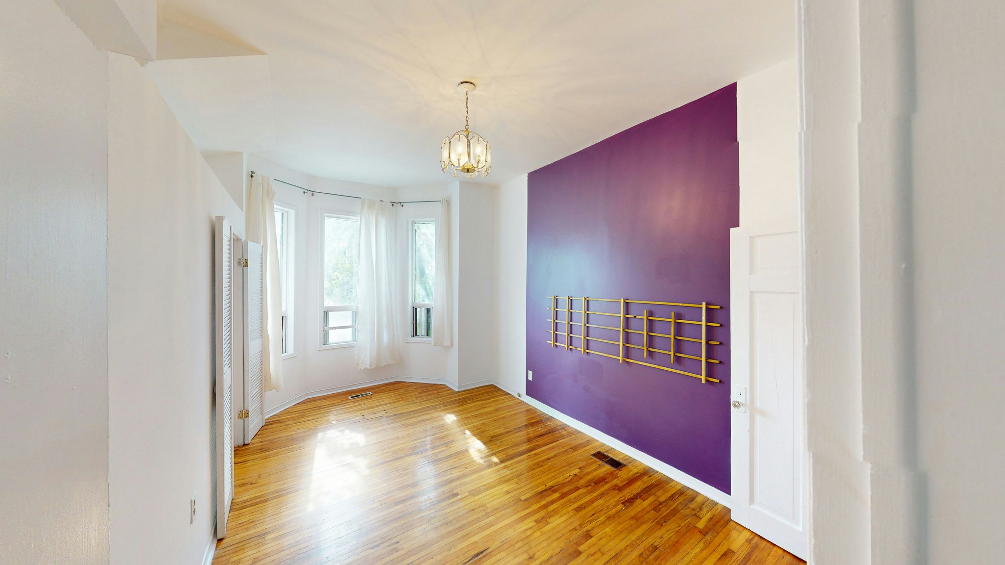 4-221 Bathurst Street, Toronto, ON, M5T 2S2