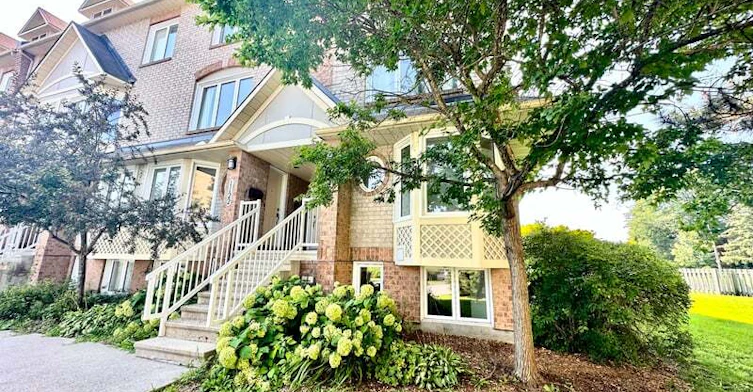 1120 Gablefield Private, Ottawa, ON, K1J 1E3