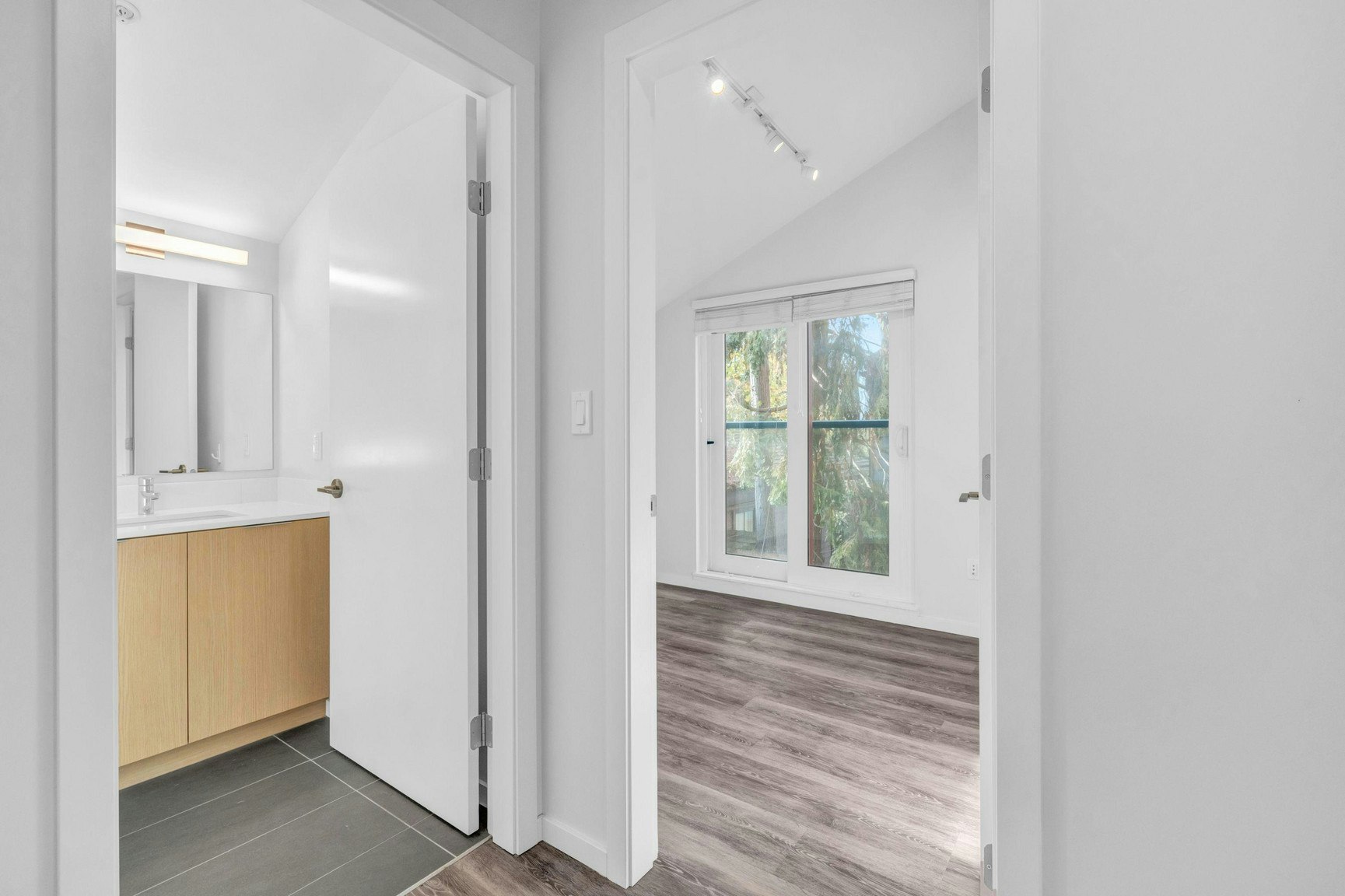 210-1182 Comox Street, Vancouver, BC, V6E 1Z5 - 17