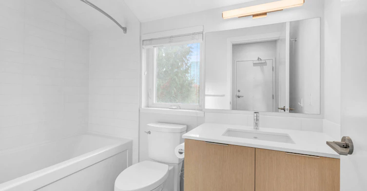 210-1182 Comox Street, Vancouver, BC, V6E 1Z5 - 10