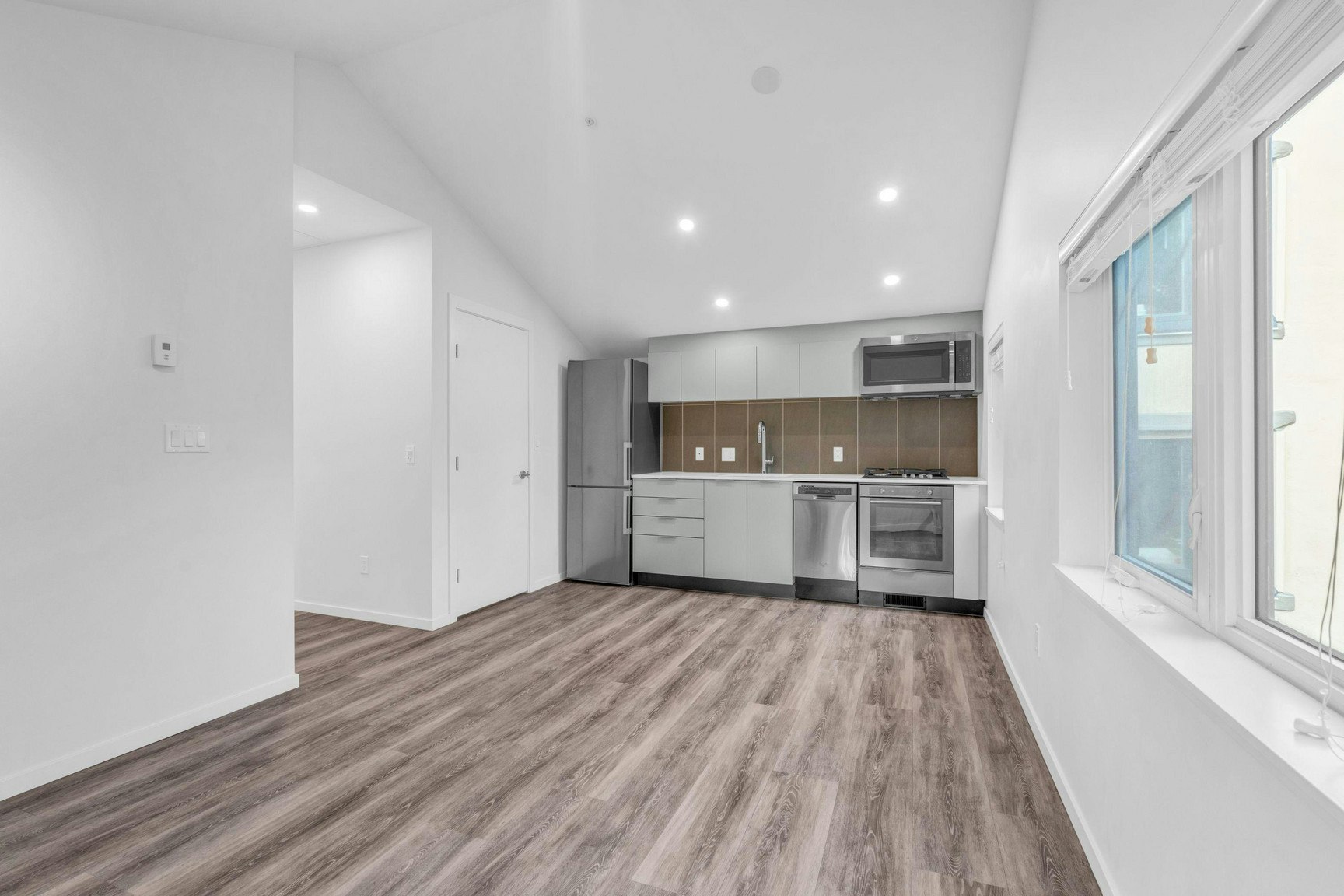 210-1182 Comox Street, Vancouver, BC, V6E 1Z5 - 3