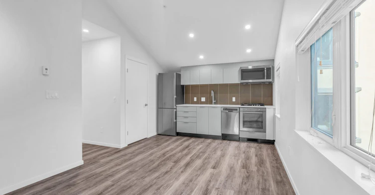 210-1182 Comox Street, Vancouver, BC, V6E 1Z5 - 3