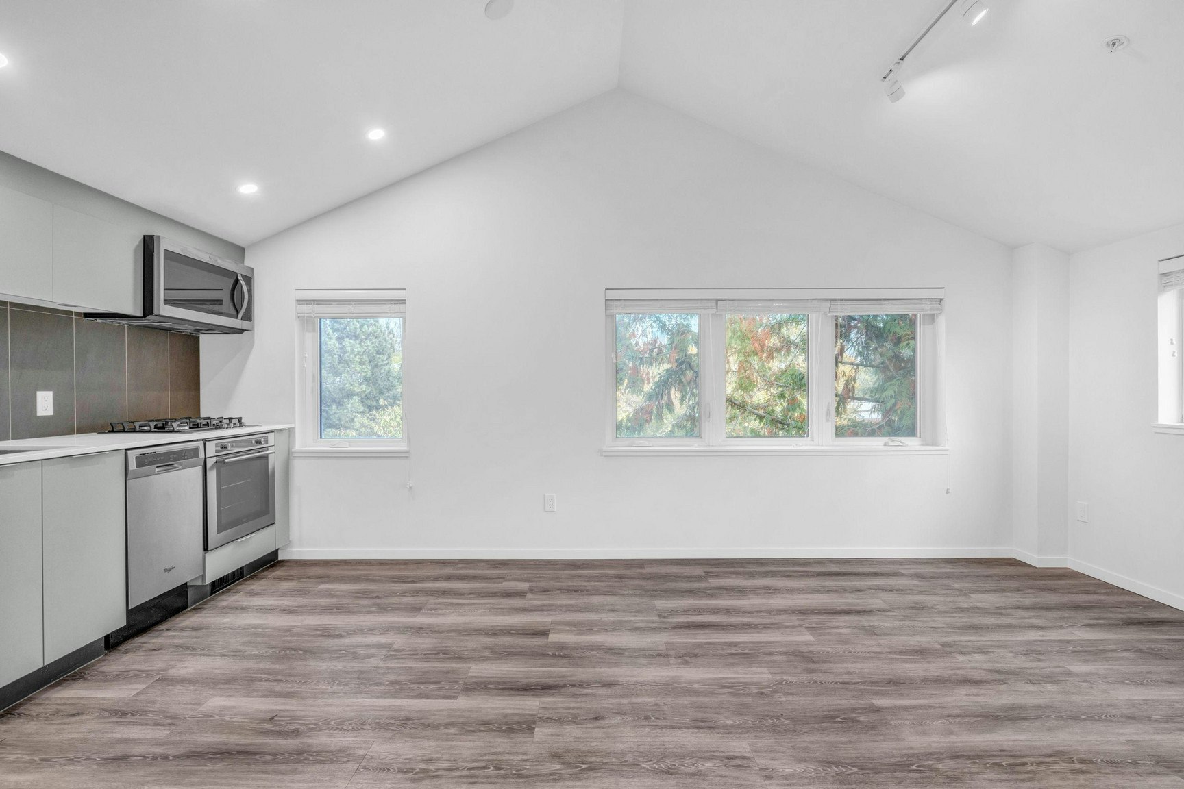 210-1182 Comox Street, Vancouver, BC, V6E 1Z5 - 2