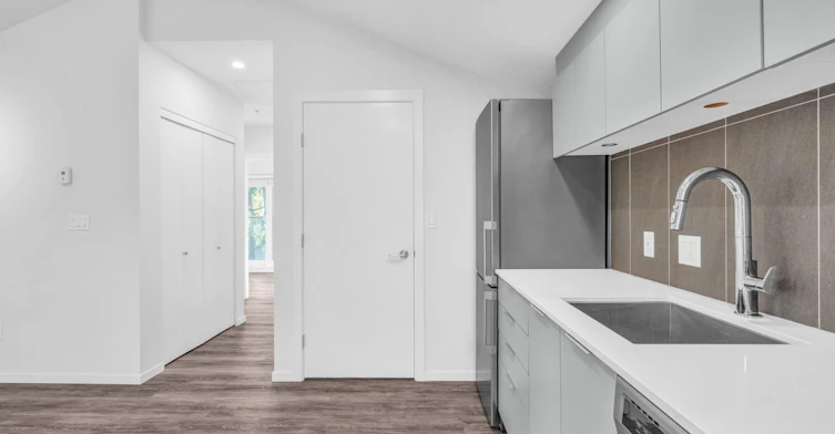 210-1182 Comox Street, Vancouver, BC, V6E 1Z5 - 8