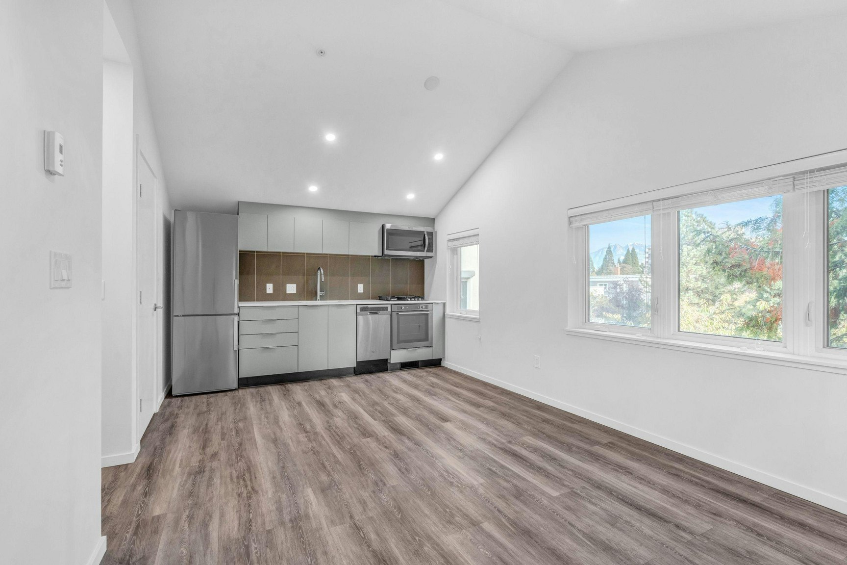 210-1182 Comox Street, Vancouver, BC, V6E 1Z5
