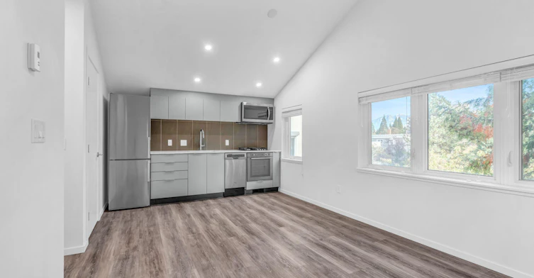210-1182 Comox Street, Vancouver, BC, V6E 1Z5