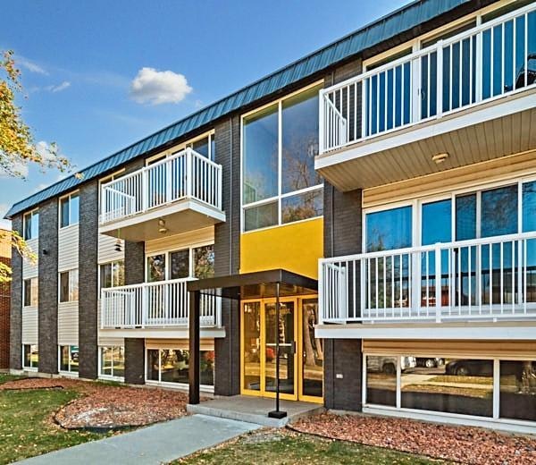 303-10615 113 Street, Edmonton, AB, T5H 3H7