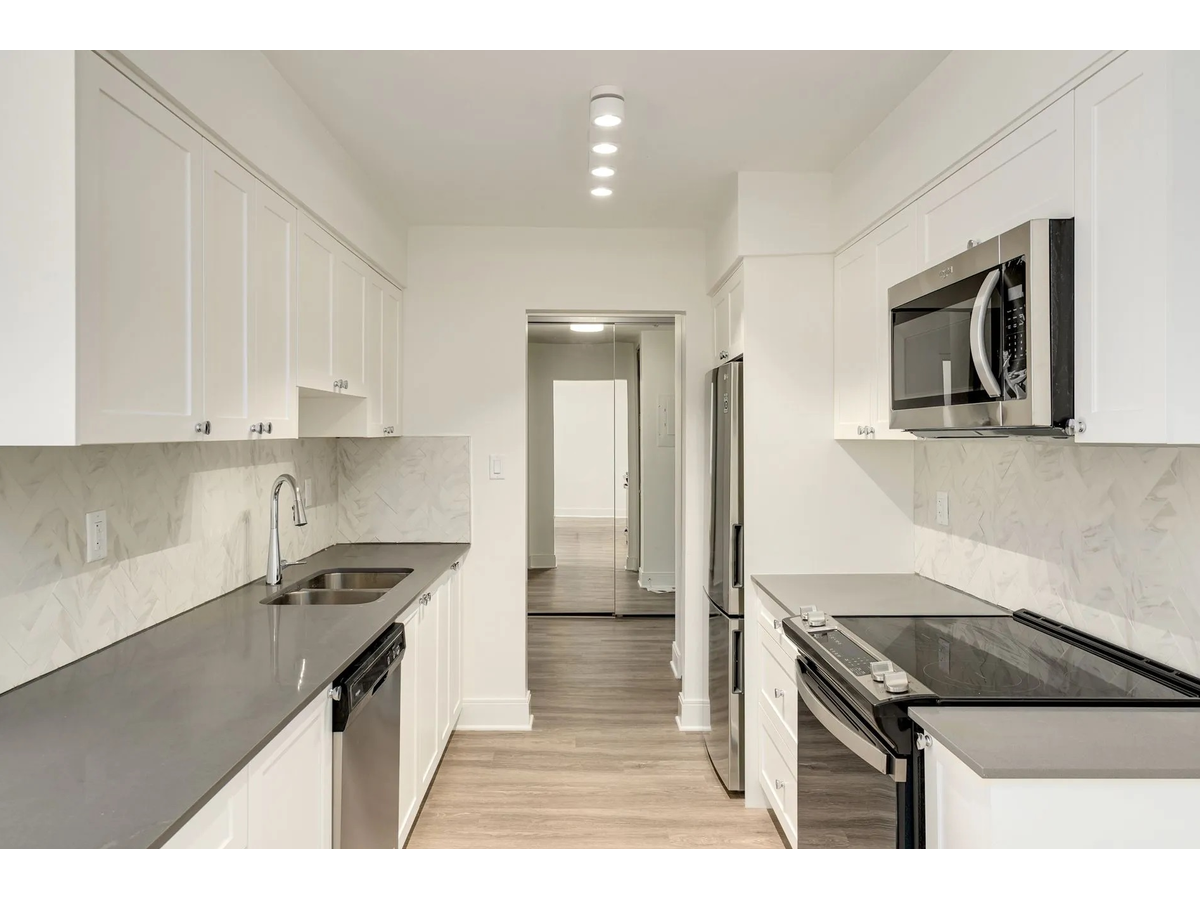 0525-1701 Cedar Hill Cross Road, Saanich, BC, V8P 2P9 - 9