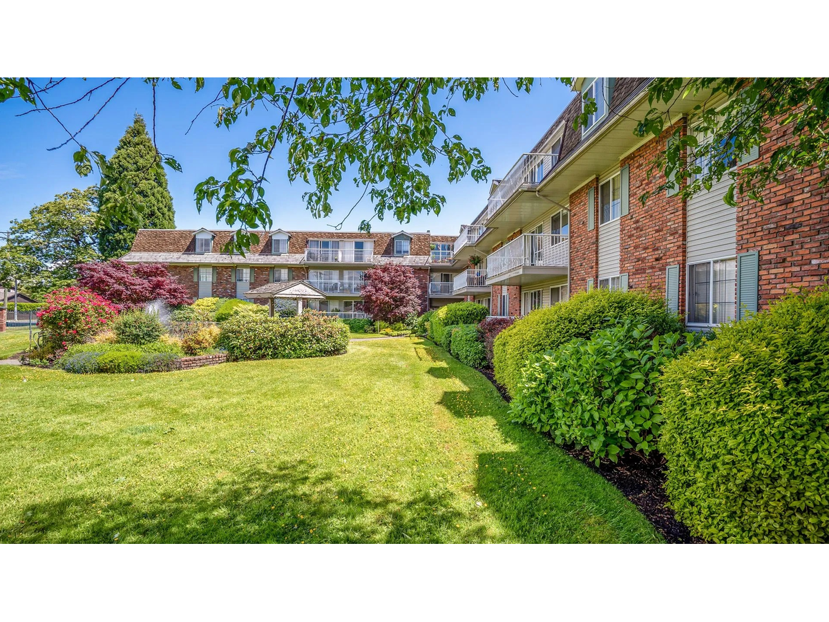 0525-1701 Cedar Hill Cross Road, Saanich, BC, V8P 2P9 - 4