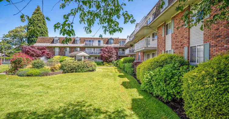 0525-1701 Cedar Hill Cross Road, Saanich, BC, V8P 2P9 - 4