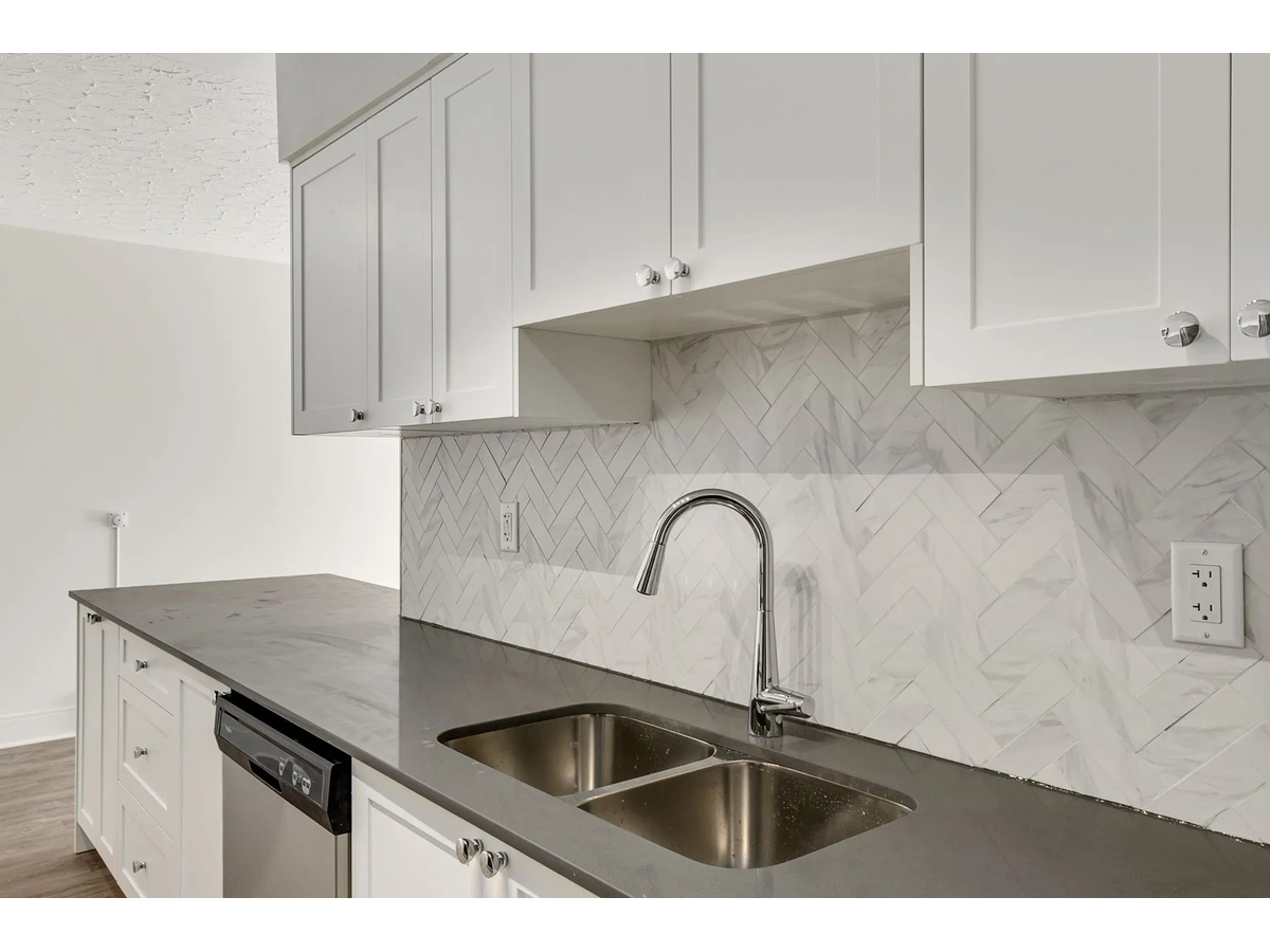 0525-1701 Cedar Hill Cross Road, Saanich, BC, V8P 2P9 - 11