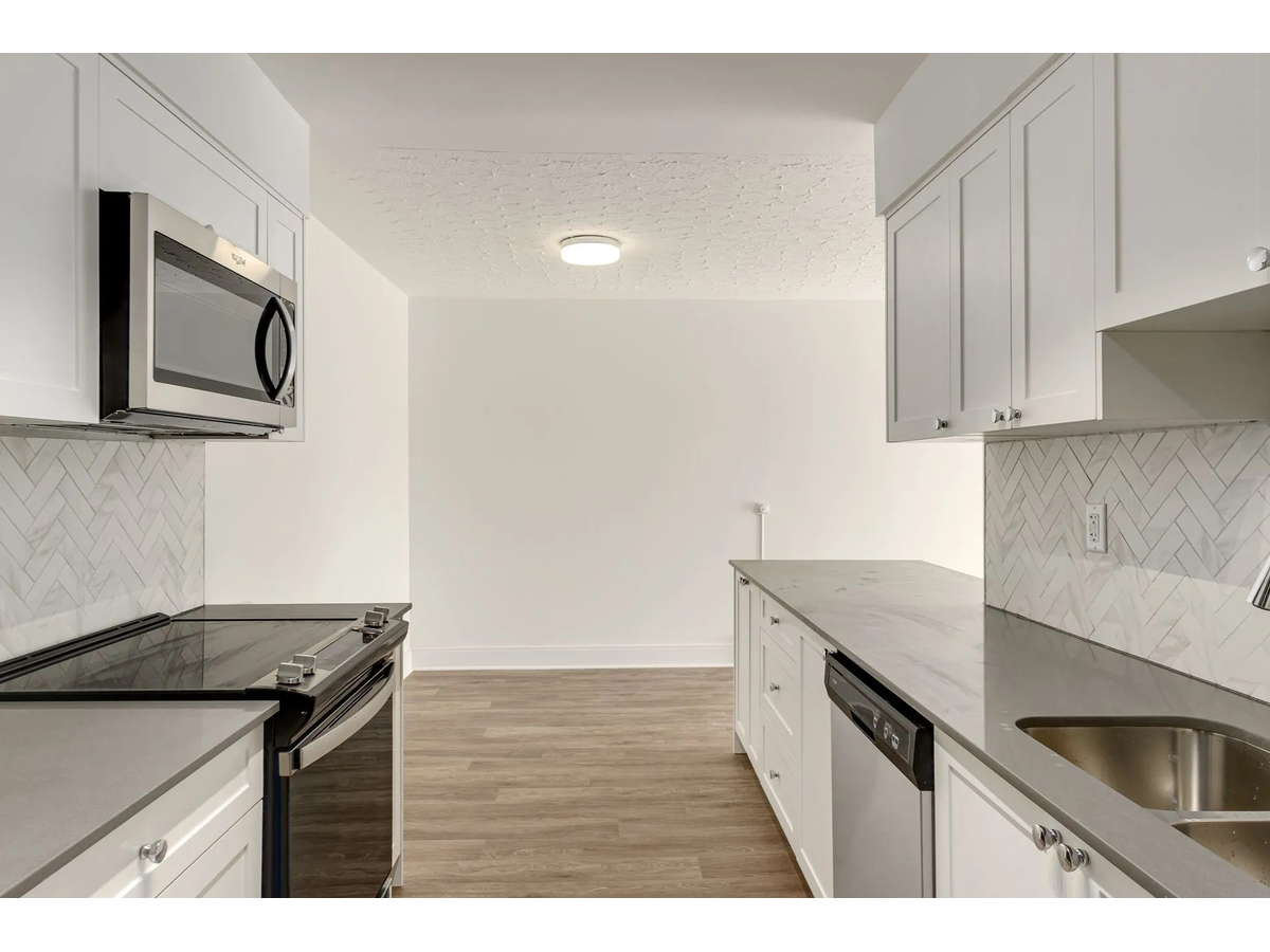 0525-1701 Cedar Hill Cross Road, Saanich, BC, V8P 2P9 - 10