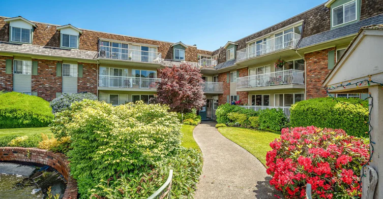 0525-1701 Cedar Hill Cross Road, Saanich, BC, V8P 2P9